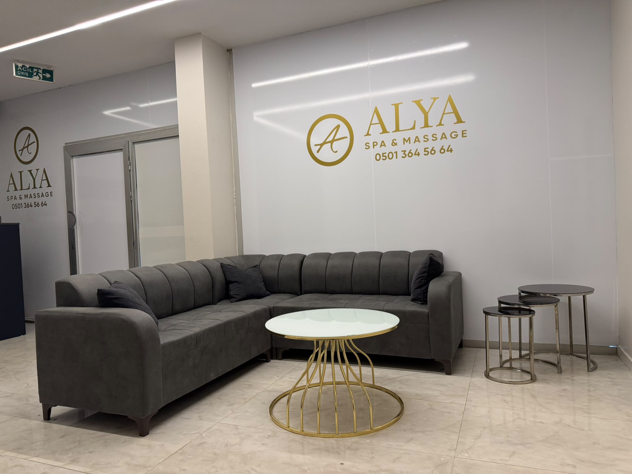Alya Spa girişinden lobi görünümü